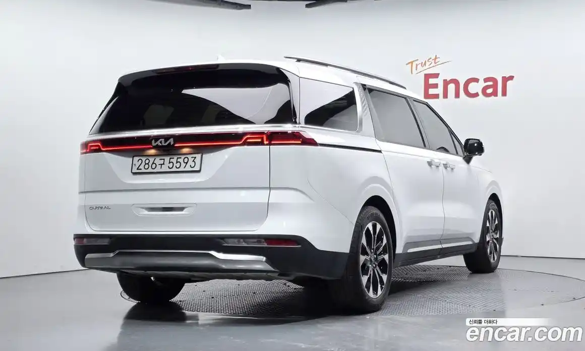 Kia Canival 2023 3.5 Автомат в Москве № 19295, фото 12