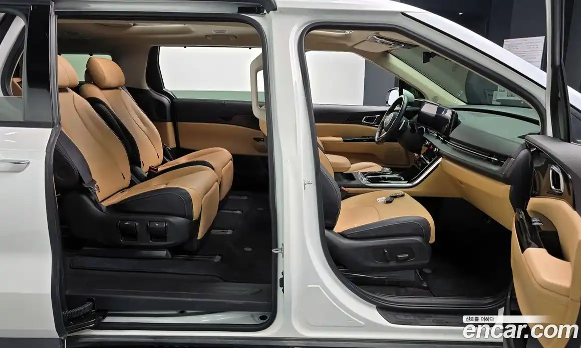 Kia Canival 2023 3.5 Автомат в Москве № 19295, фото 9