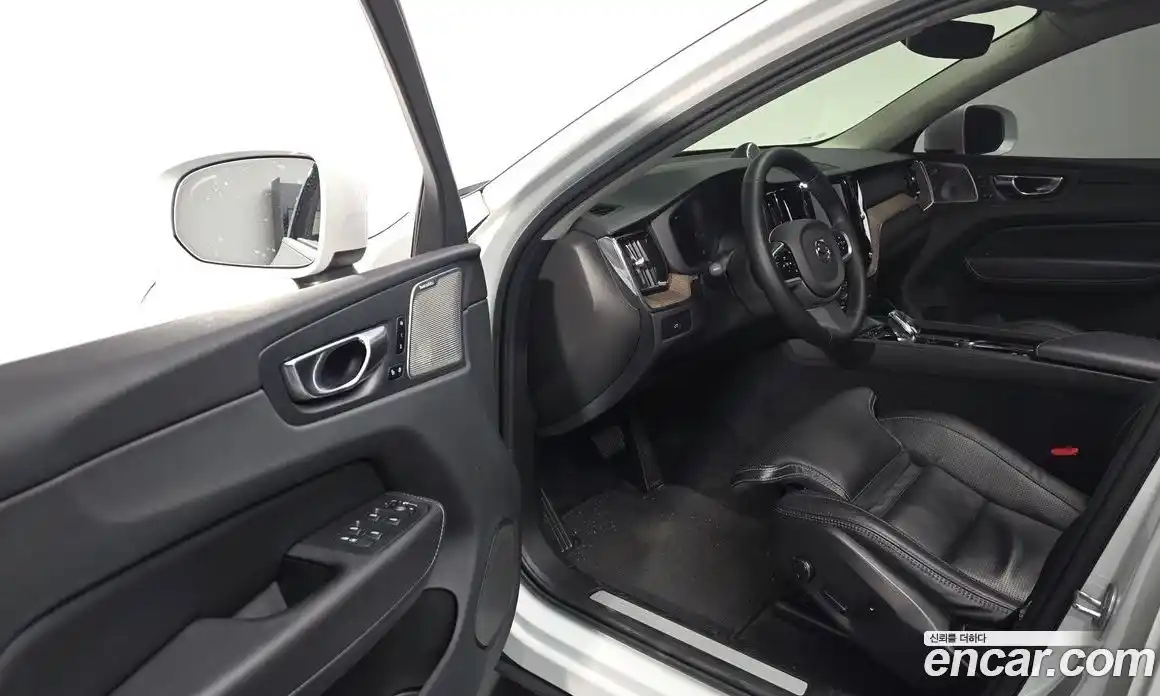 Volvo XC60 2023 2.0 Автомат в Москве № 196961, фото 11