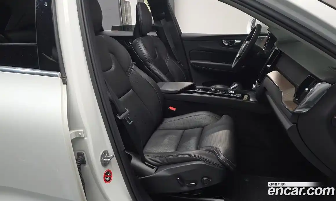 Volvo XC60 2023 2.0 Автомат в Москве № 196961, фото 10