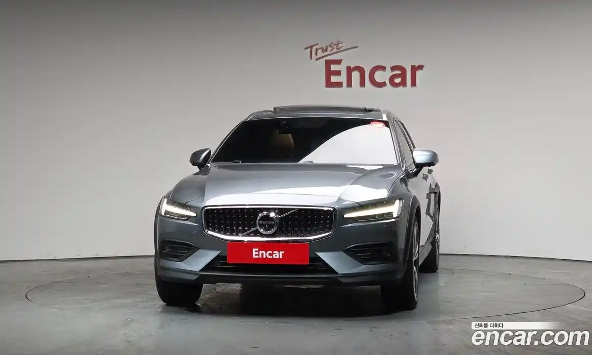 Volvo V60 2021 2.0 Автомат в Москве № 196968, фото 13