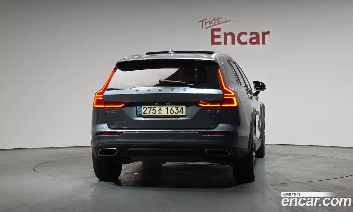 Volvo V60 2021 2.0 Автомат в Москве № 196968, фото 19