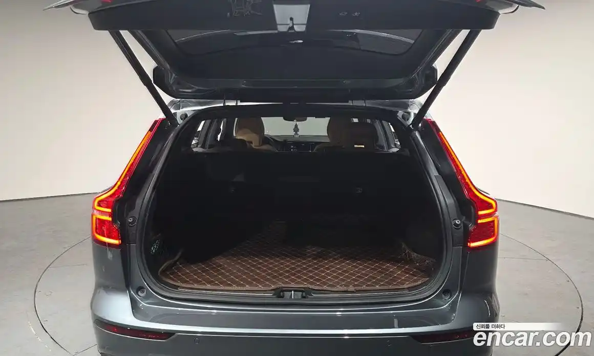 Volvo V60 2021 2.0 Автомат в Москве № 196968, фото 7