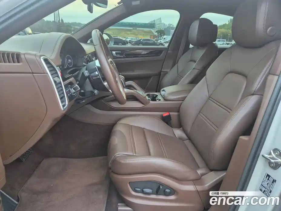 Porsche Cayenne 2023 3.0 Автомат в Москве № 197837, фото 9