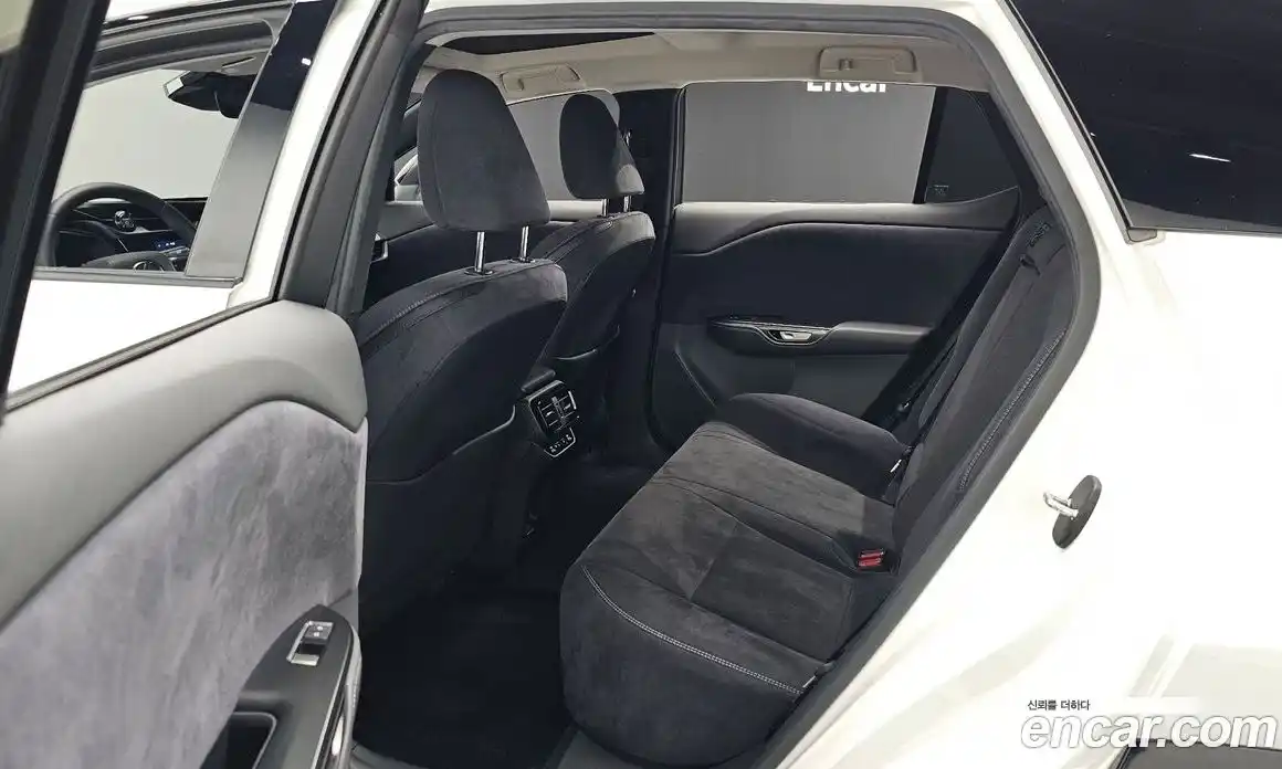 Lexus RZ 2023 0.2 Автомат в Москве № 198880, фото 11