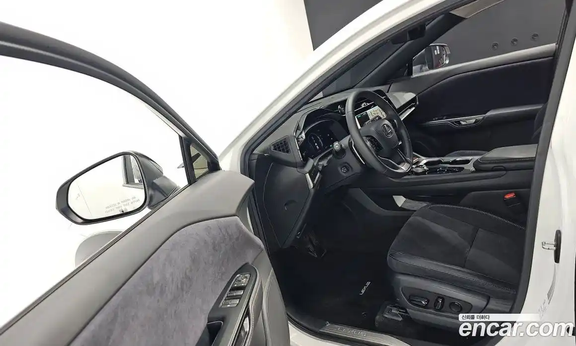 Lexus RZ 2023 0.2 Автомат в Москве № 198880, фото 10