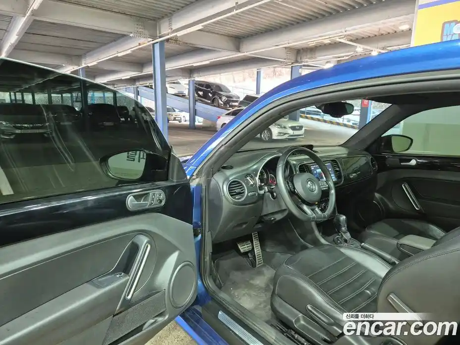 Volkswagen Beatle 2013 2.0 Автомат в Москве № 199119, фото 11