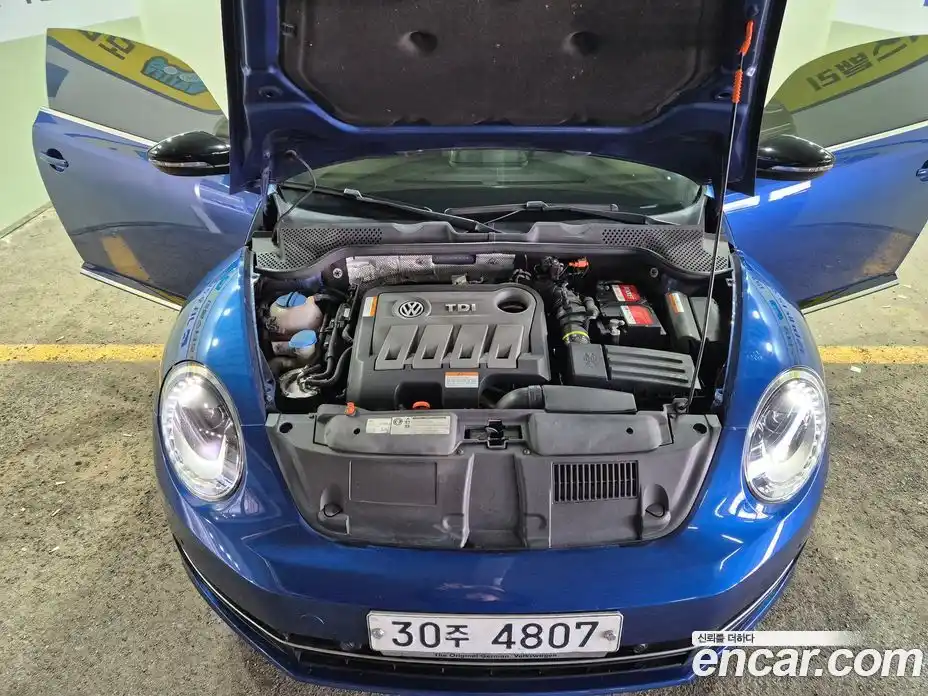 Volkswagen Beatle 2013 2.0 Автомат в Москве № 199119, фото 13