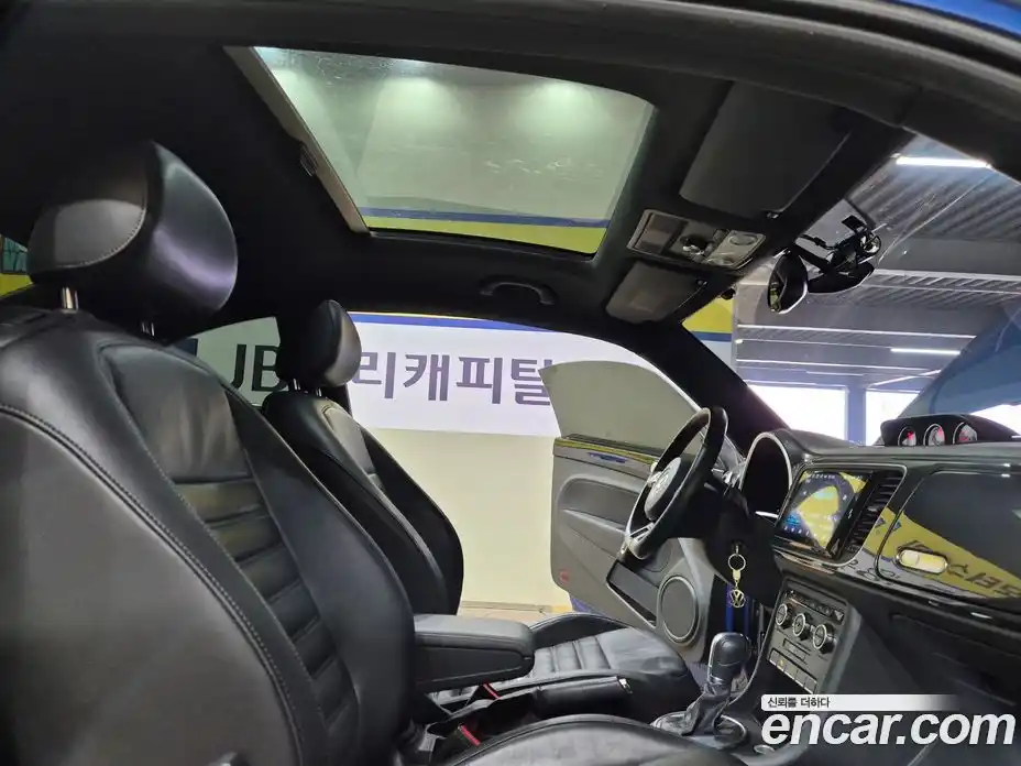 Volkswagen Beatle 2013 2.0 Автомат в Москве № 199119, фото 17