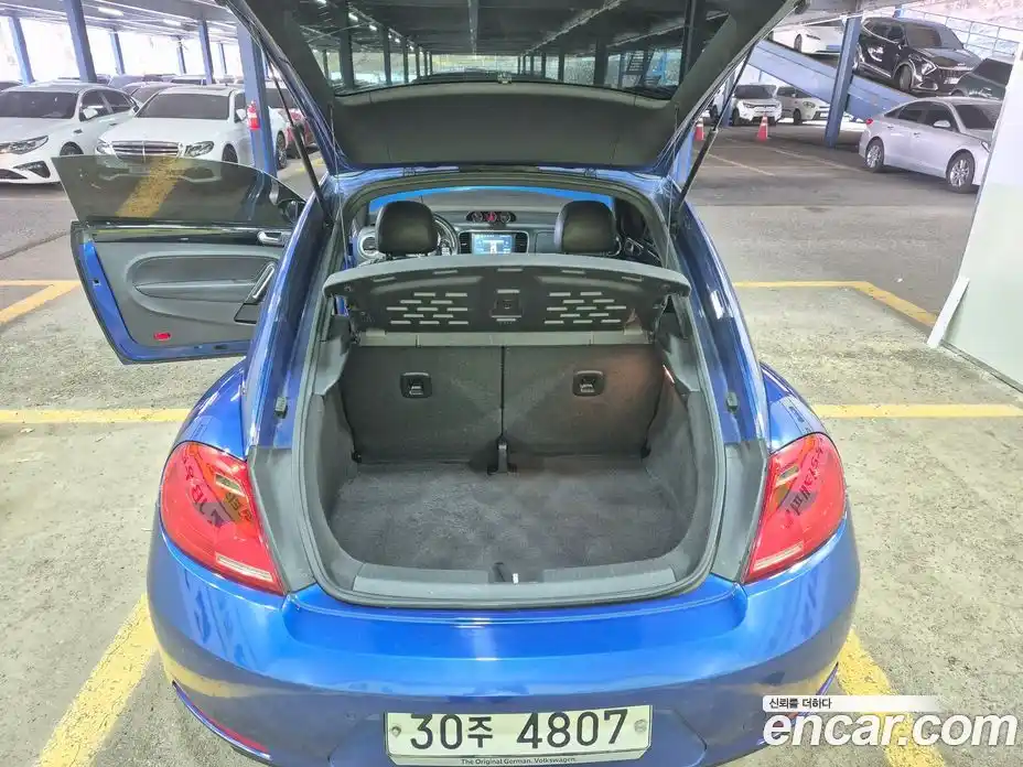 Volkswagen Beatle 2013 2.0 Автомат в Москве № 199119, фото 19