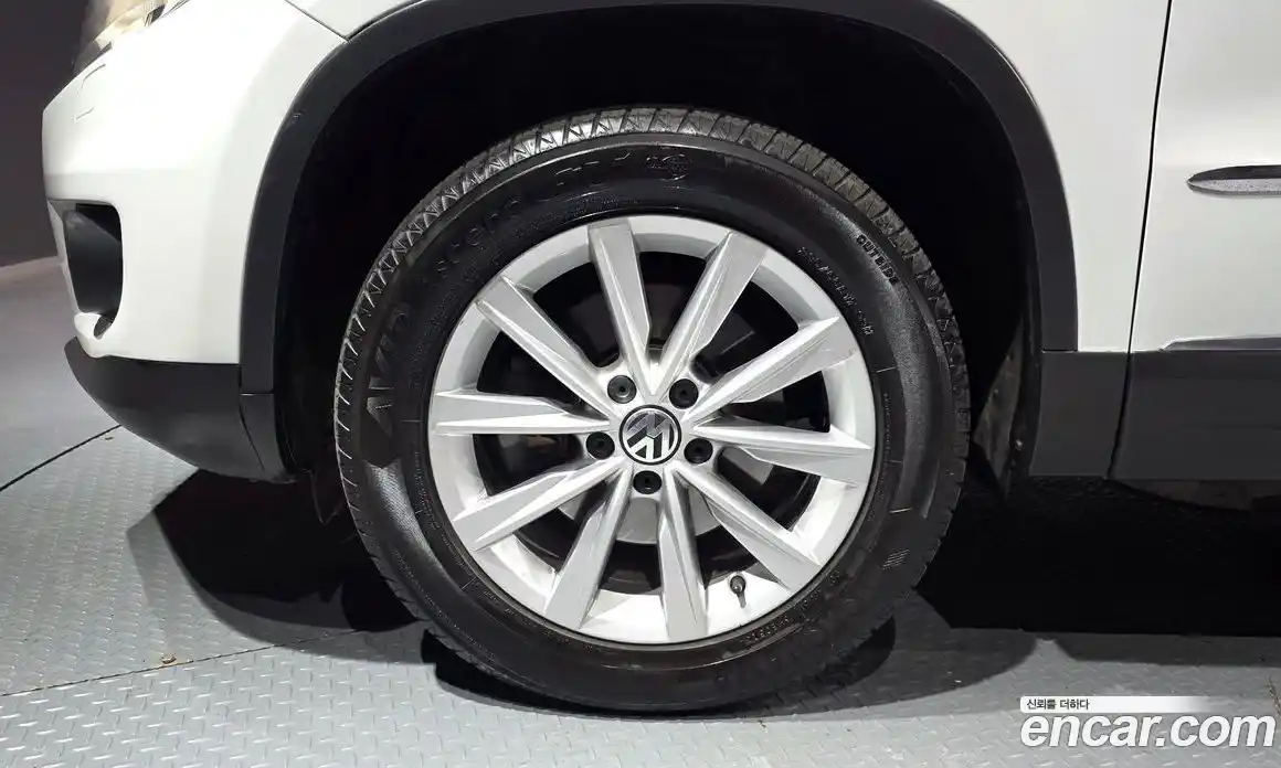 Volkswagen Tiguan 2015 2.0 Автомат в Москве № 199173, фото 14