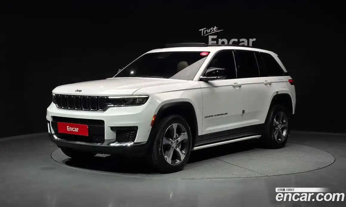 Jeep Cherokee 2023 3.6 Автомат в Москве № 215446, фото 17