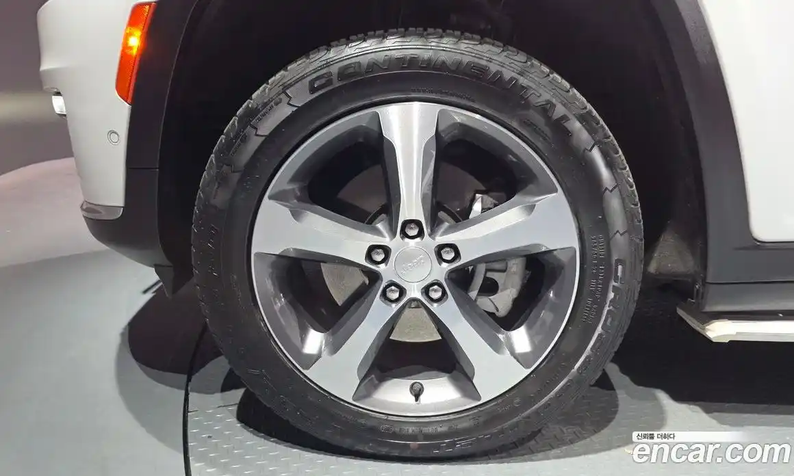 Jeep Cherokee 2023 3.6 Автомат в Москве № 215446, фото 7