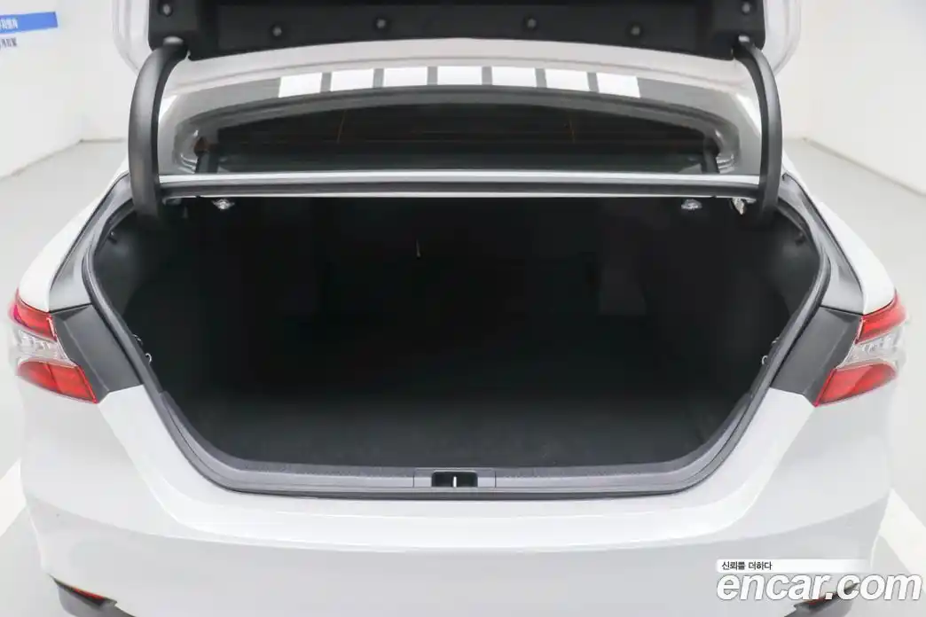 Toyota Camry 2023 2.5 Автомат в Москве № 215653, фото 19