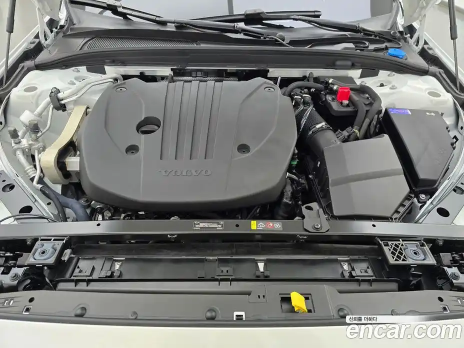 Volvo V60 2025 2.0 Автомат в Москве № 230740, фото 6