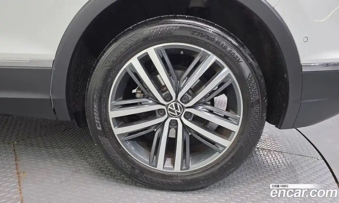 Volkswagen Tiguan 2023 2.0 Автомат в Москве № 232150, фото 5