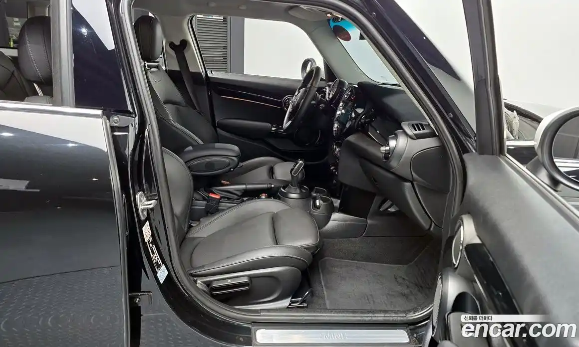 Mini Cooper 2023 1.5 Автомат в Москве № 253330, фото 19