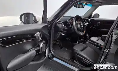 Mini Cooper 2023 1.5 Автомат в Москве № 253330, миниатюра 4