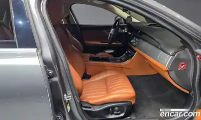 Jaguar XF 2017 2.0 Автомат в Москве № 256074, миниатюра 11