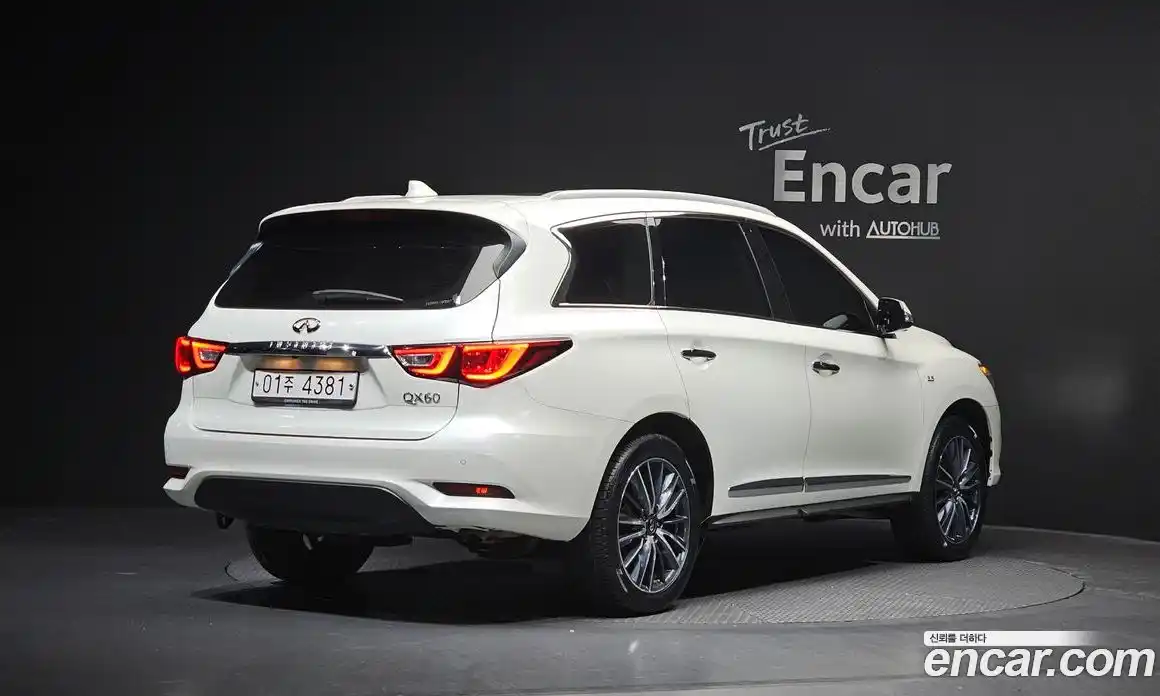 Infiniti QX60 2017 3.5 Автомат в Москве № 256121, фото 9