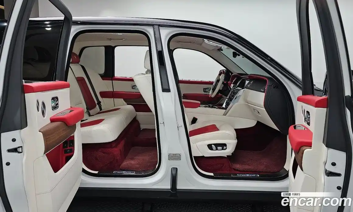 Rolls-Royce Cullinan 2022 6.7 Автомат в Москве № 256698, фото 16