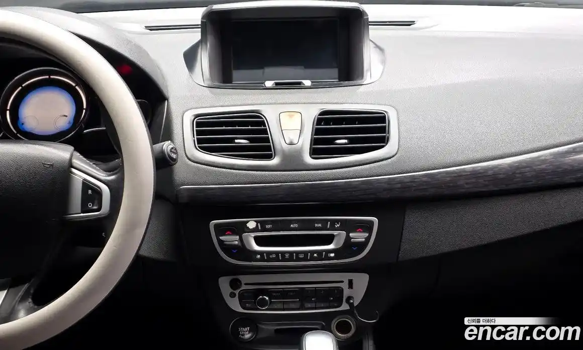 Renault SM3 2015 1.6 Автомат в Москве № 276044, фото 13