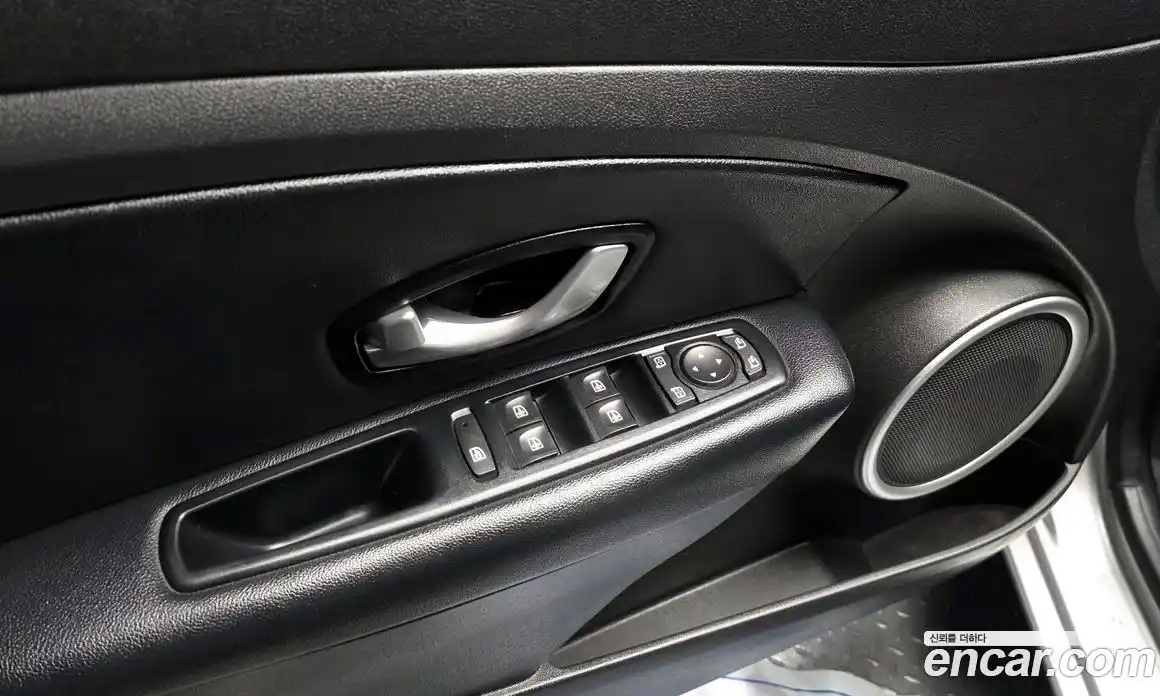 Renault SM3 2015 1.6 Автомат в Москве № 276044, фото 10