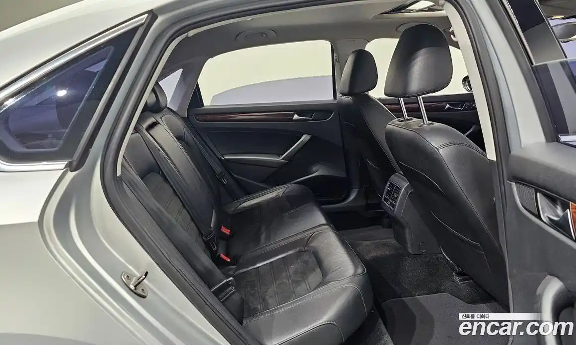 Volkswagen Passat 2013 2.0 Автомат в Москве № 277438, фото 11