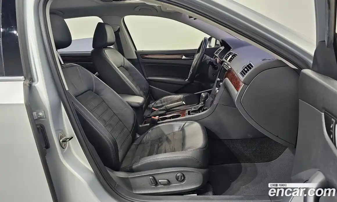 Volkswagen Passat 2013 2.0 Автомат в Москве № 277438, фото 12