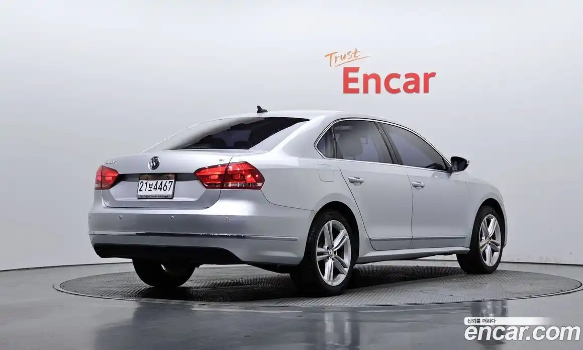 Volkswagen Passat 2013 2.0 Автомат в Москве № 277438, фото 13