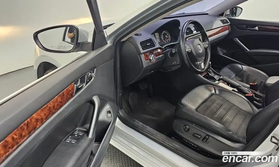 Volkswagen Passat 2013 2.0 Автомат в Москве № 277438, фото 18