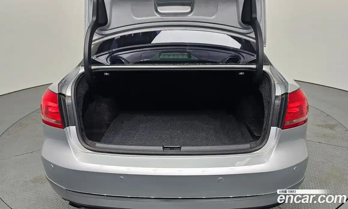 Volkswagen Passat 2013 2.0 Автомат в Москве № 277438, фото 20