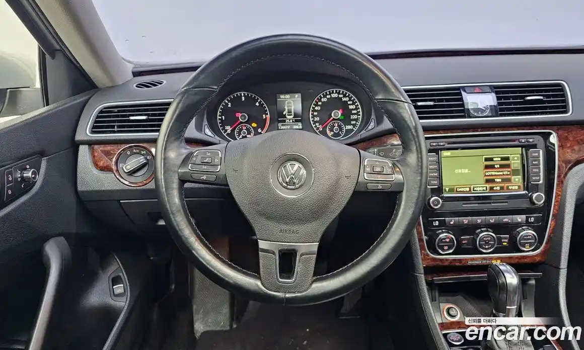 Volkswagen Passat 2013 2.0 Автомат в Москве № 277438, фото 9