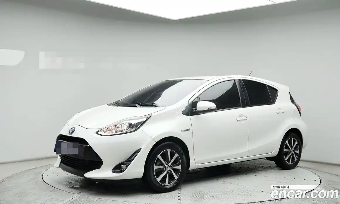 Toyota Prius 2019 1.5 Автомат в Москве № 279768, фото 1