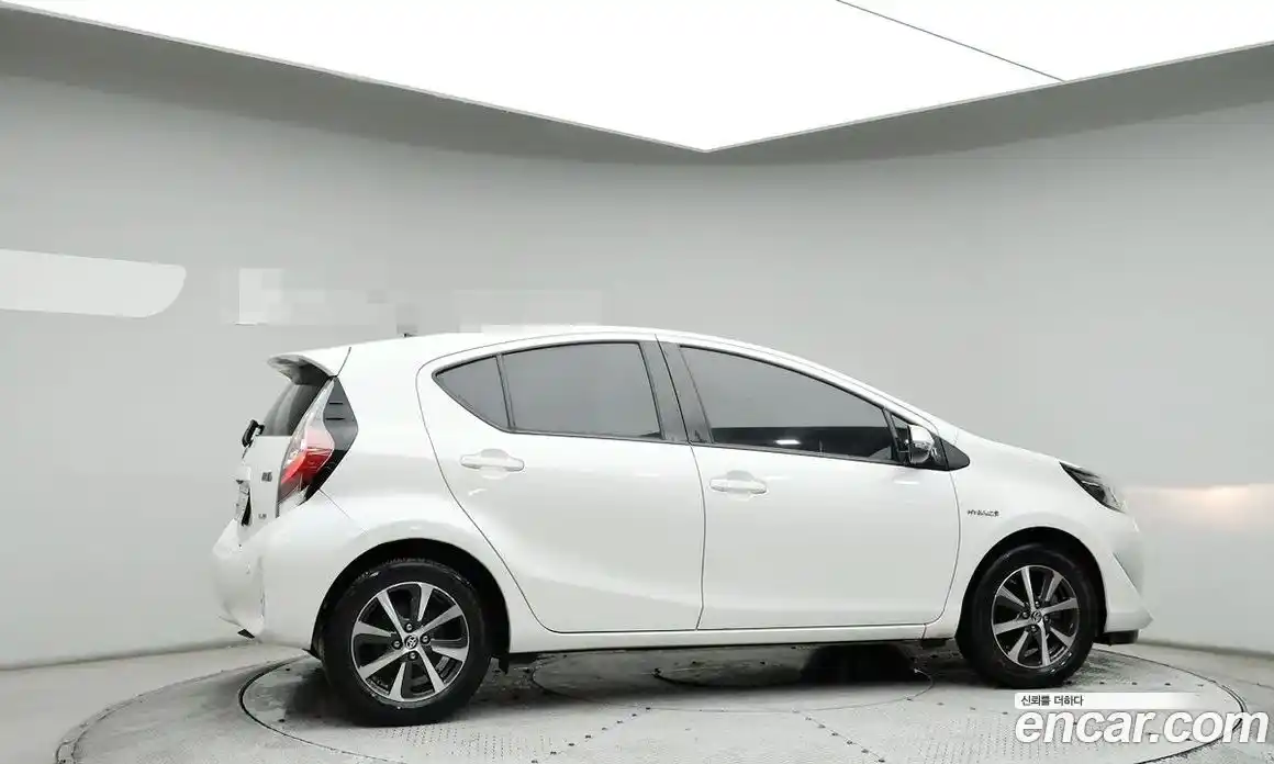 Toyota Prius 2019 1.5 Автомат в Москве № 279768, фото 19