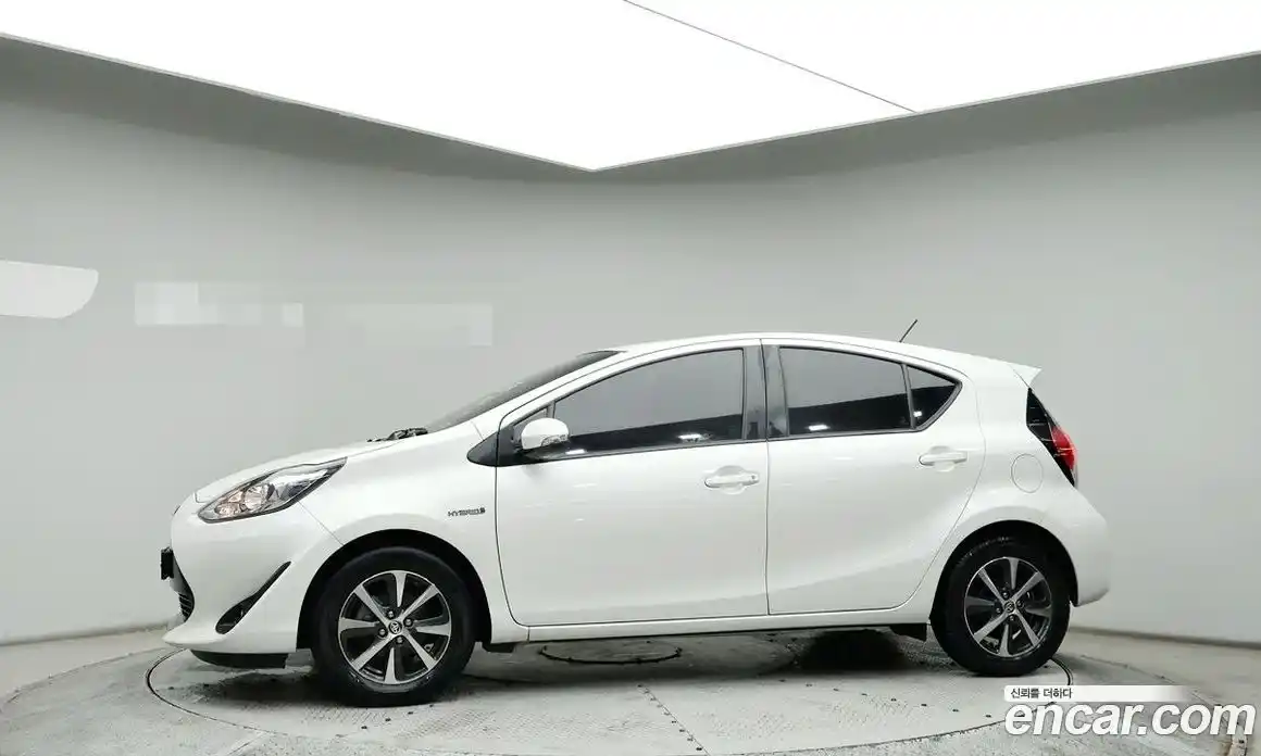 Toyota Prius 2019 1.5 Автомат в Москве № 279768, фото 20