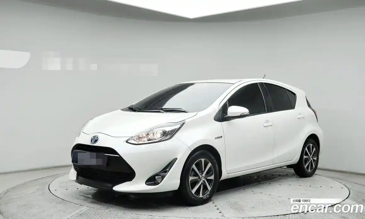 Toyota Prius 2019 1.5 Автомат в Москве № 279768, фото 3