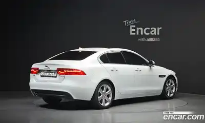 Jaguar XE, 2016