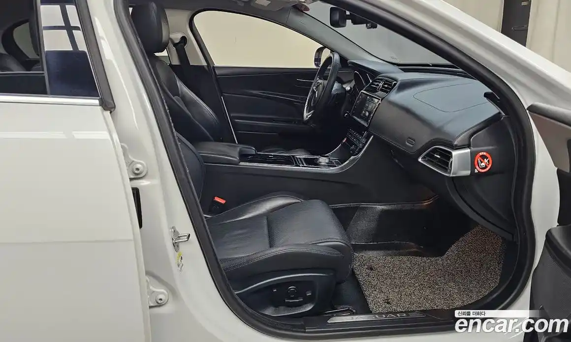 Jaguar XE 2016 2.0 Автомат в Москве № 283840, фото 19