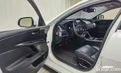 Jaguar XE 2016 2.0 Автомат в Москве № 283840, миниатюра 8