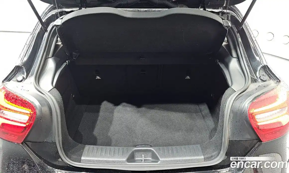 Mercedes-Benz A-Class 2017 1.6 Автомат в Москве № 311496, фото 17