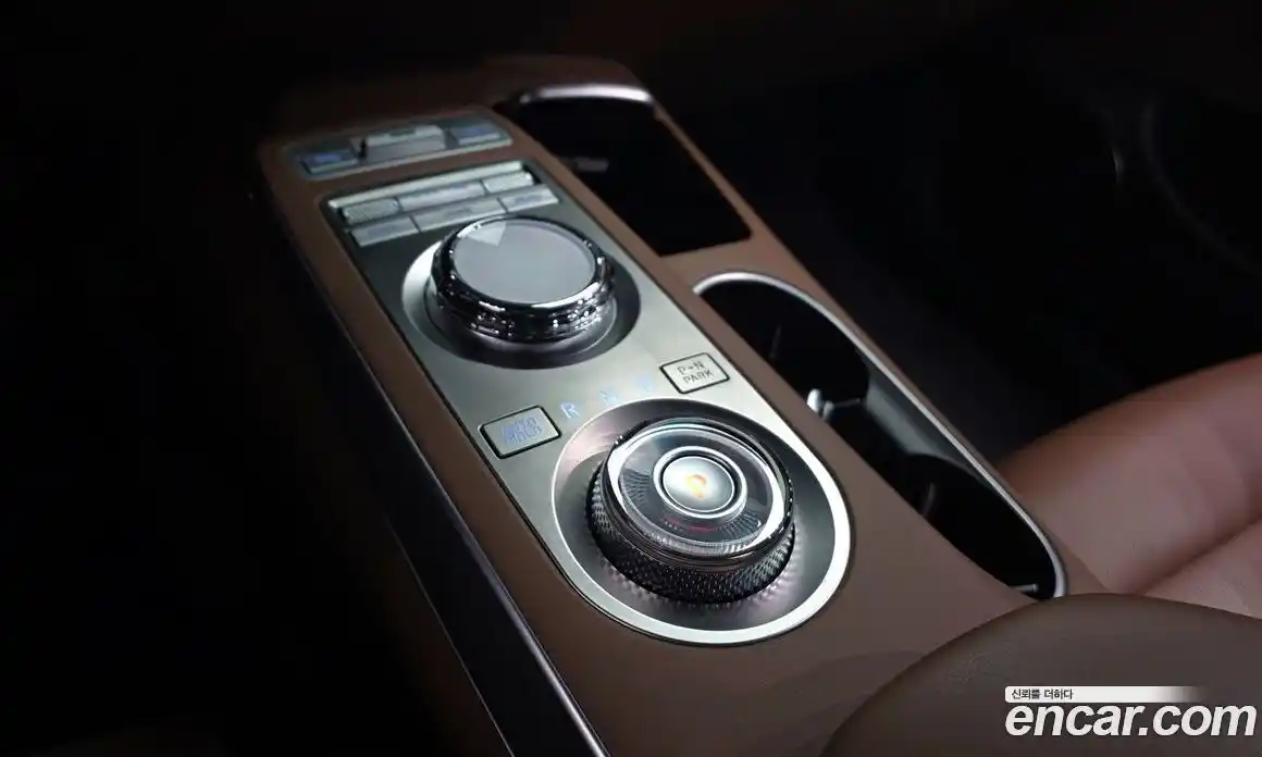 Genesis GV70 2023 2.5 Автомат в Москве № 322777, фото 16