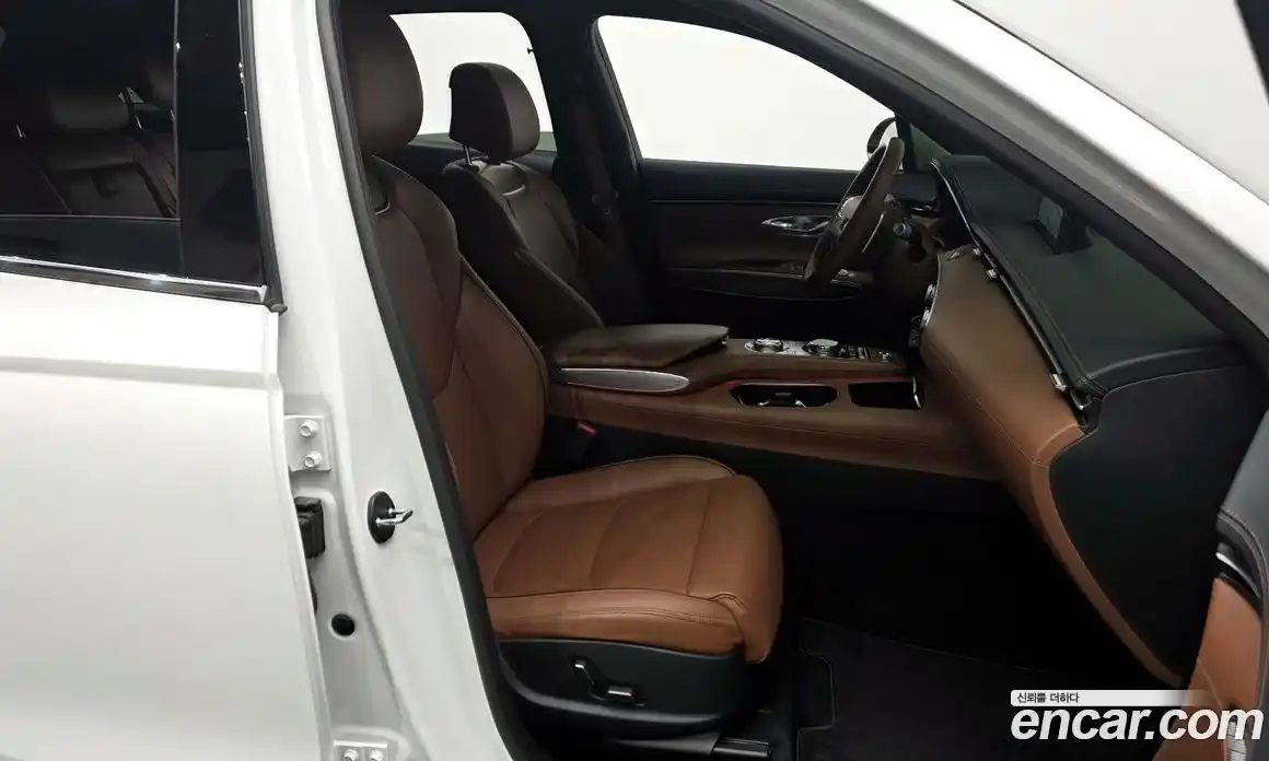 Genesis GV70 2023 2.5 Автомат в Москве № 322777, фото 3