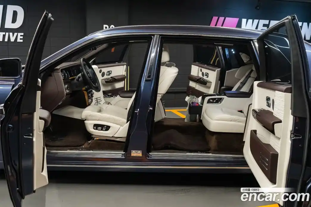 Rolls-Royce Phantom 2018 6.7 Автомат в Москве № 407371, фото 10