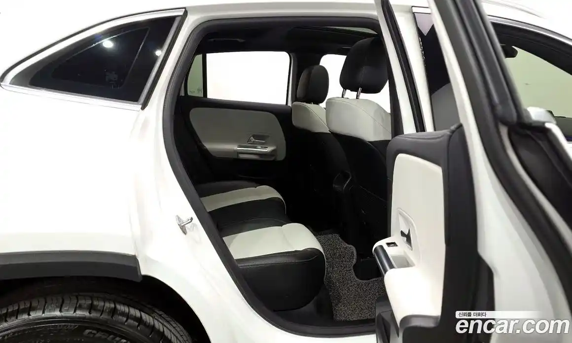 Mercedes-Benz GLA-Class 2021 2.0 Автомат в Москве № 466644, фото 12