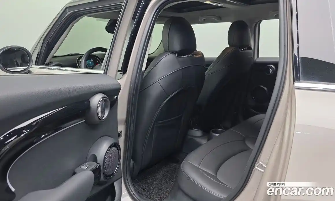 Mini Cooper 2022 1.5 Автомат в Москве № 471772, фото 18