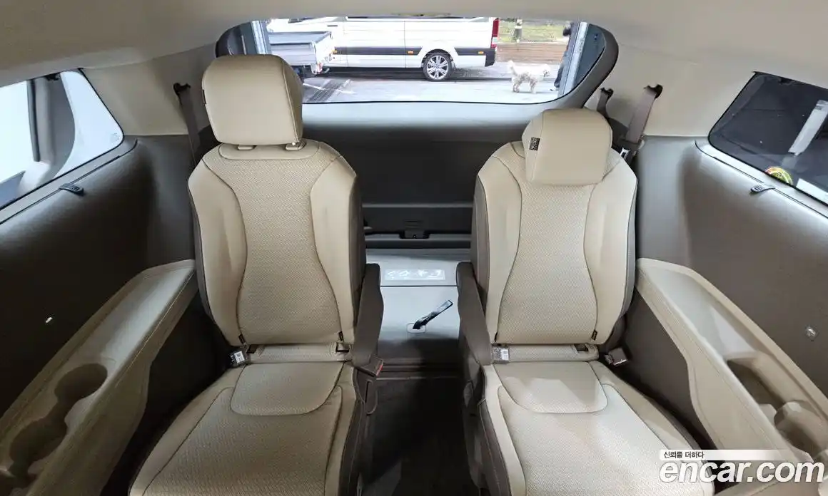 Kia Canival 2023 3.5 Автомат в Москве № 51384, фото 19