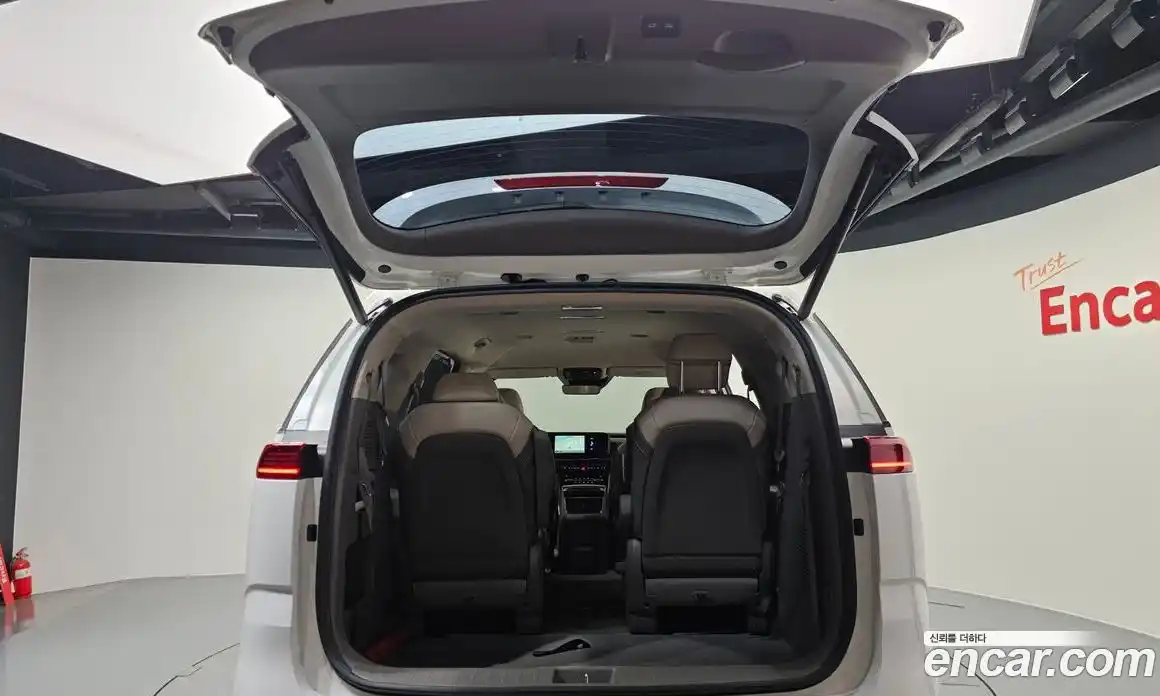 Kia Canival 2023 3.5 Автомат в Москве № 51384, фото 20