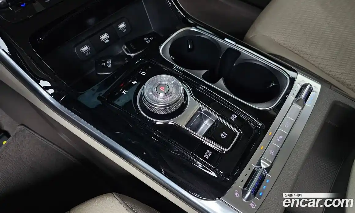 Kia Canival 2023 3.5 Автомат в Москве № 51384, фото 9