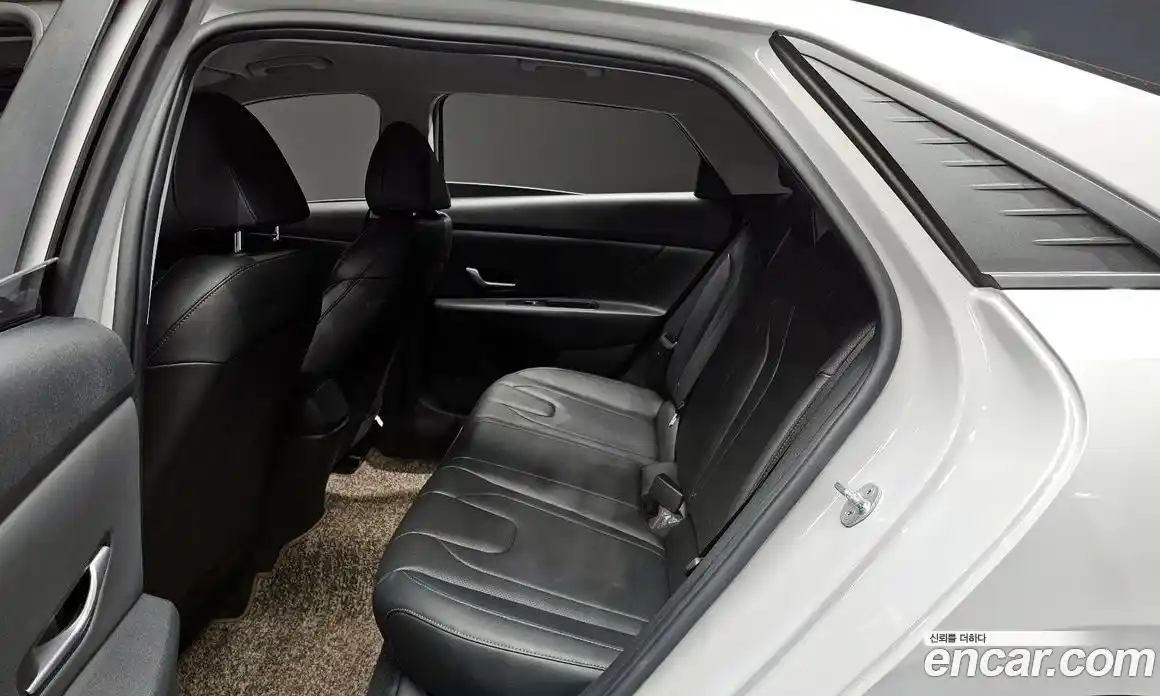 Hyundai Avante 2023 1.6 Автомат в Москве № 124520, фото 7